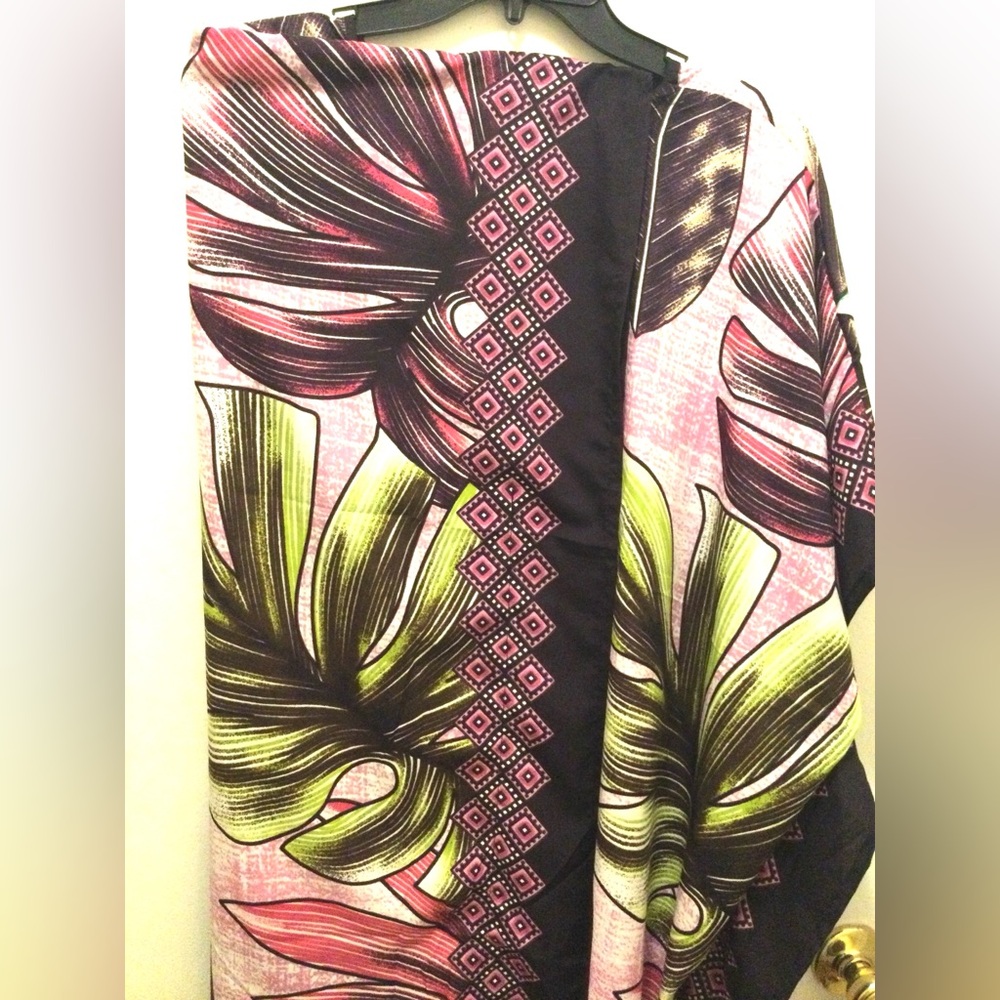 Woman’s Multicolored Bold Print Kaftan - Picture 6 of 9